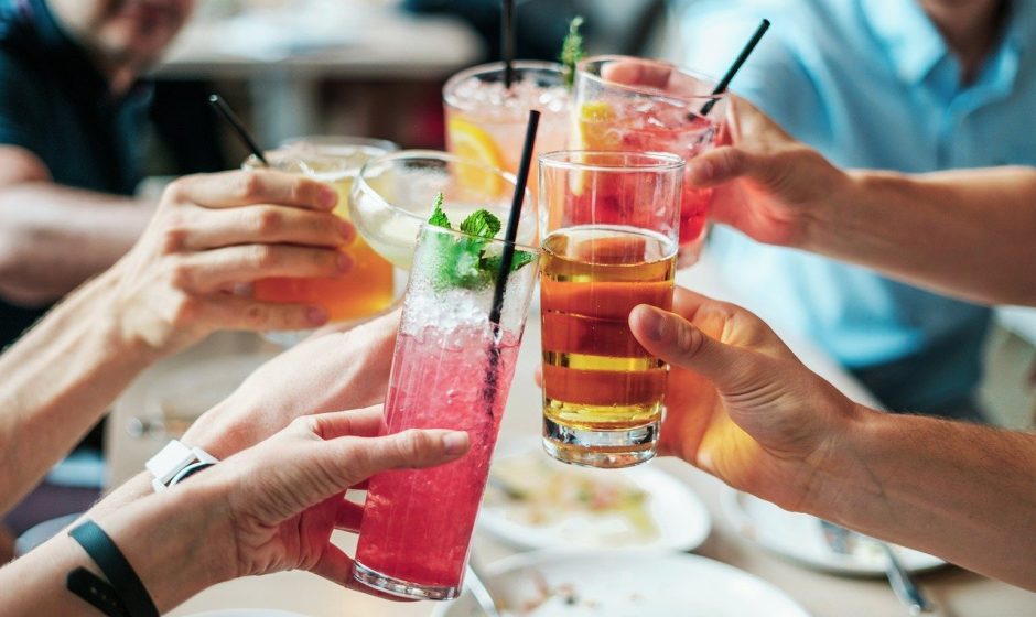 What are the tips to arrange the perfect party?